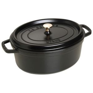 Ovale Cocotte aus Gusseisen von Staub